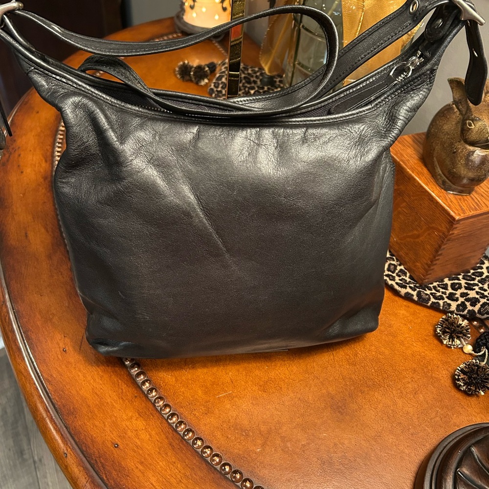 Coach Vintage Legacy Hobo H1P-9148
Made in Costa Rica - Picture 2 of 16